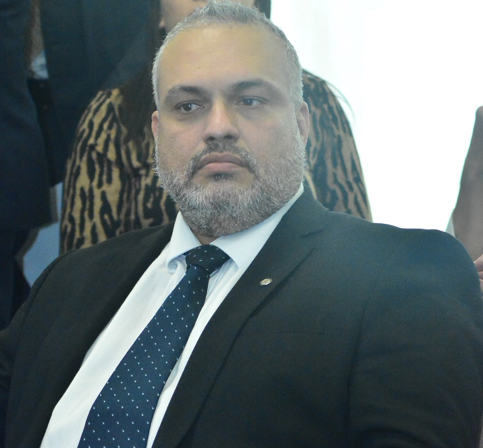 Marcos Tavares propõe vacinação domiciliar para idoso com problema de locomoção