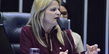 Texto de Flávia Morais para determinar que planos de saúde e o SUS cubram a cirurgia de redução da mama é aprovado em comissão