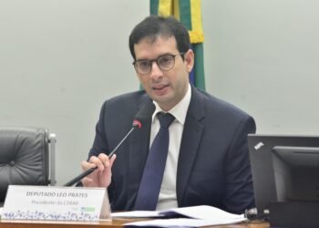 Projeto de Leo Prates obriga cobrança proporcional em estacionamentos privados após primeira hora