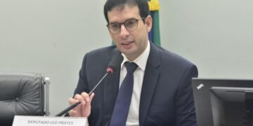 Projeto de Leo Prates obriga cobrança proporcional em estacionamentos privados após primeira hora