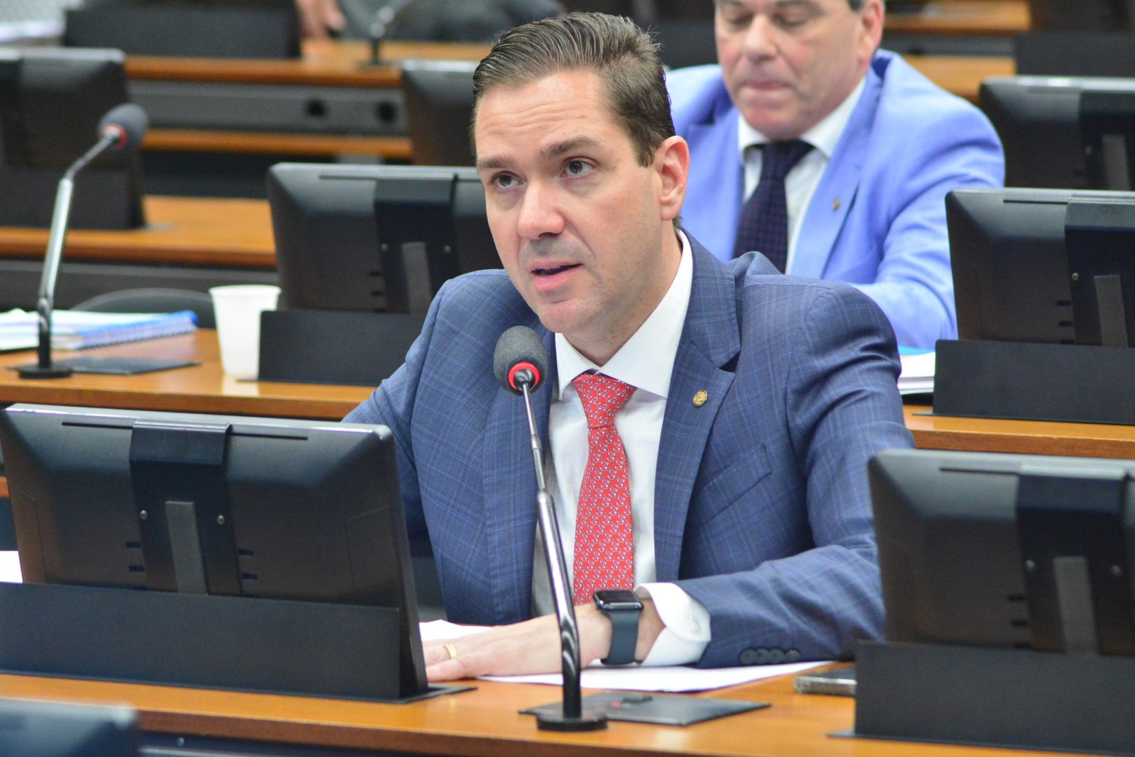 Projeto de Bismark que institui o piso salarial para assistente social é aprovado em Comissão