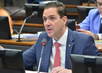 Comissão aprova projeto que inclui caminhonetes e camionetas como transportes turísticos ou para fretamentos