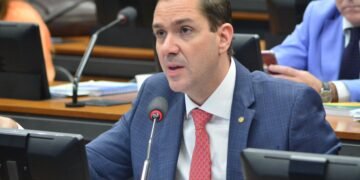 Comissão aprova projeto que inclui caminhonetes e camionetas como transportes turísticos ou para fretamentos