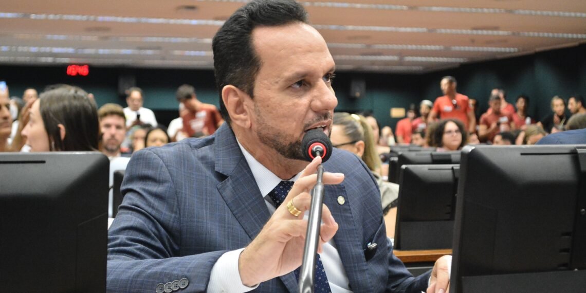 Comissão aprova e Josenildo comemora PEC que beneficia servidores do ex-territórios do Amapá, Rondônia e Roraima