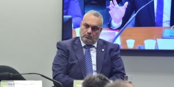 Comissão aprova auxílio financeiro para cuidador familiar de idoso ou pessoa com deficiência