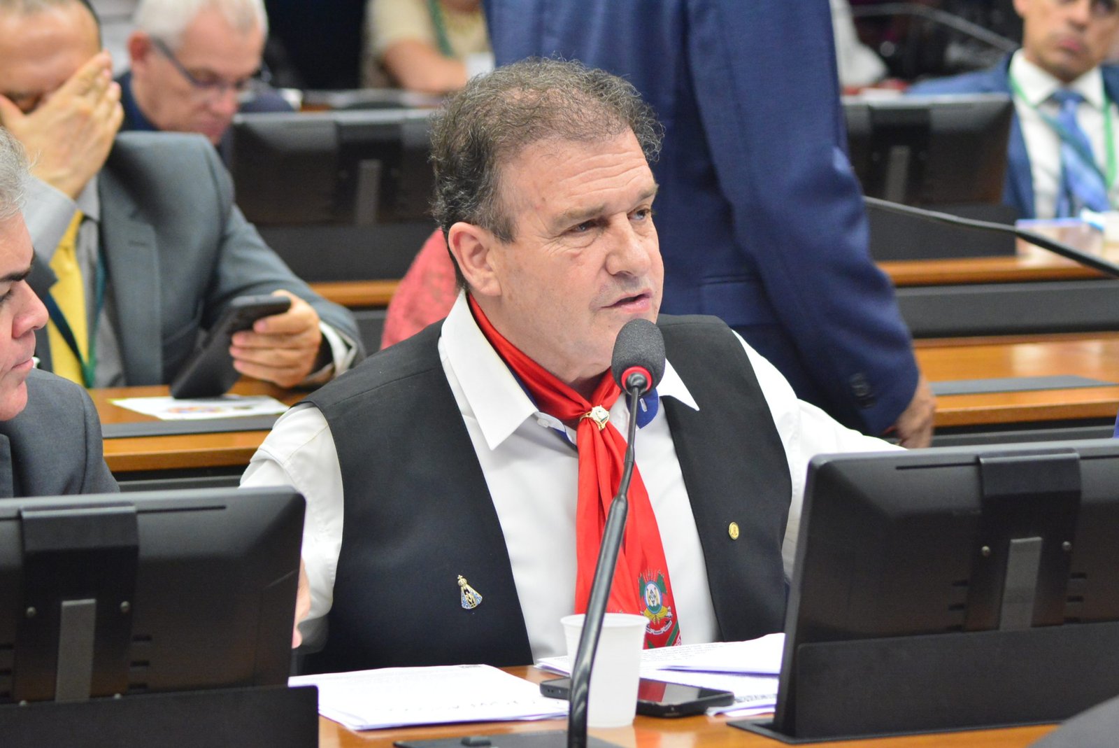 Aprovados projetos de Pompeo de Mattos que tratam da remuneração do conselheiro tutelar