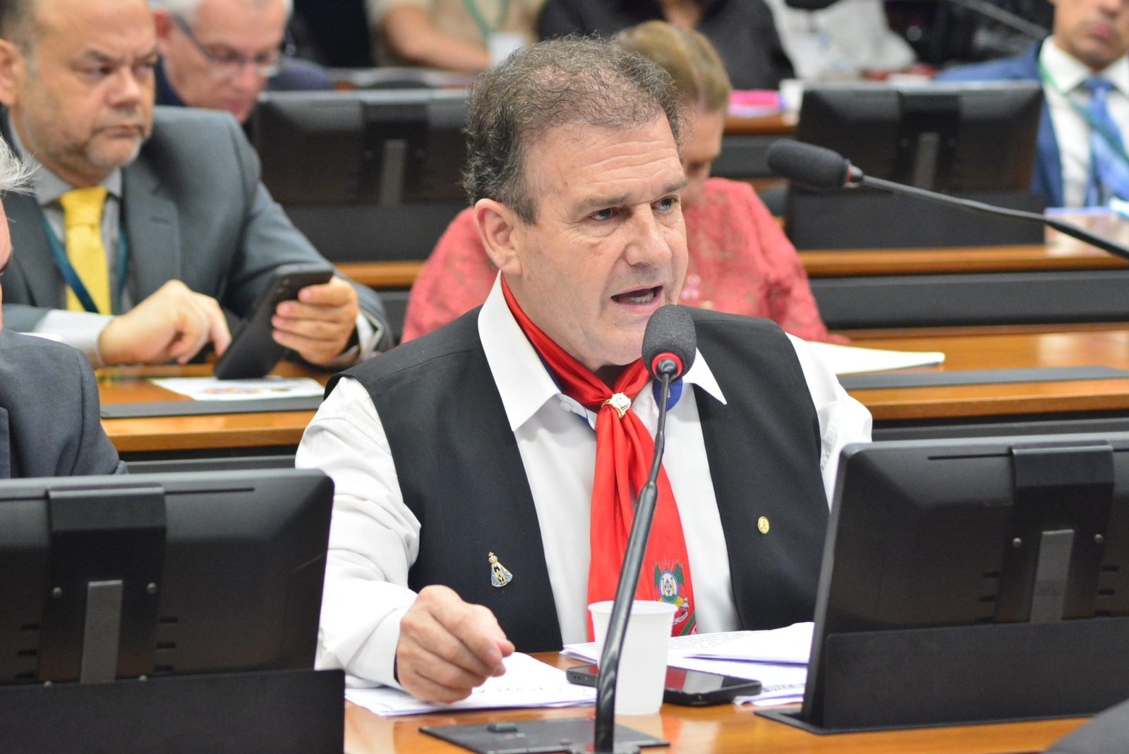 Aprovado parecer de Pompeo de Mattos para transformar em hediondo crime de corrupção ativa e passiva contra a saúde pública e desastre natural