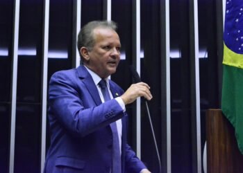 Proposta de André Figueiredo pode coibir o monopólio do poder político por grupos familiares