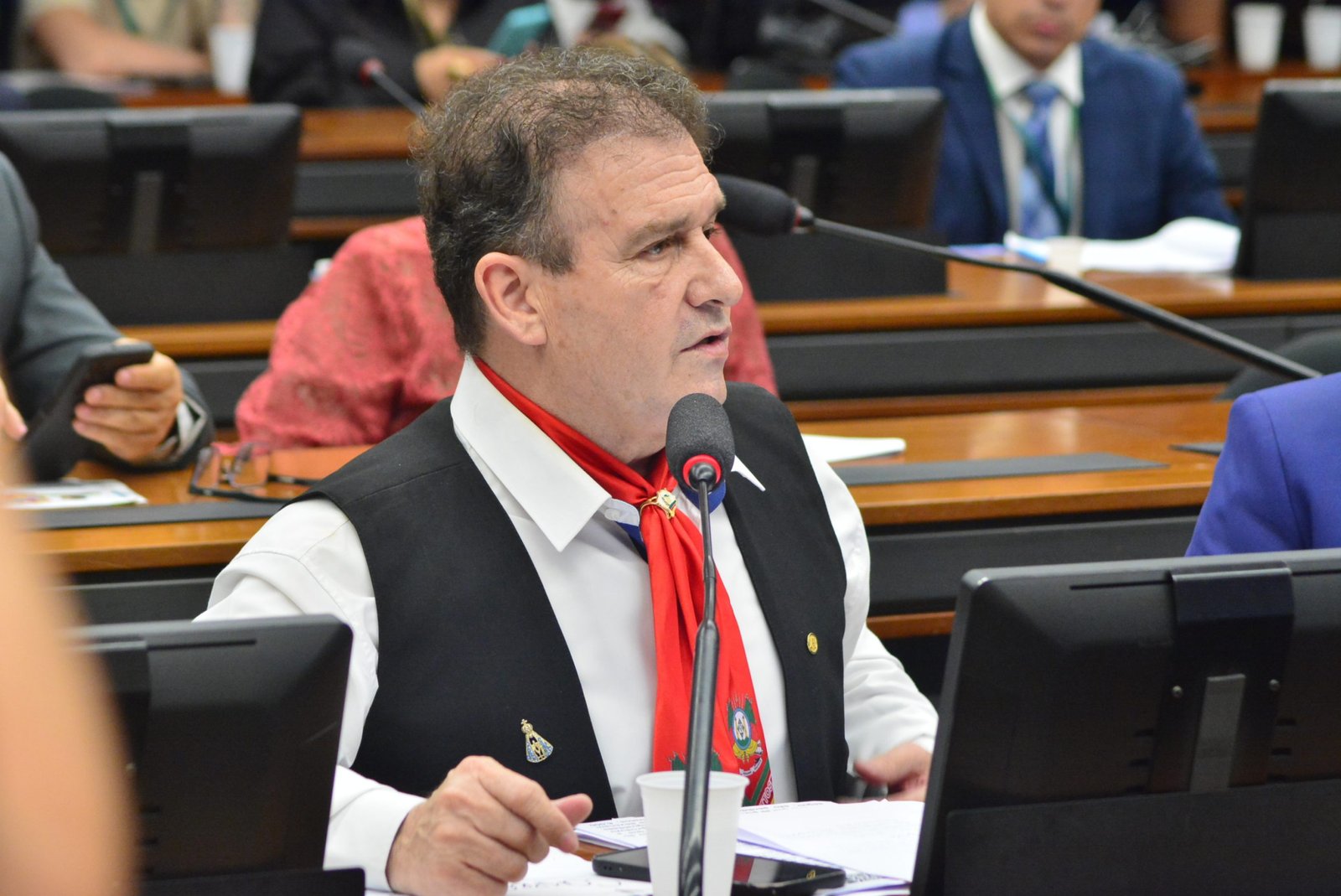 Educação aprova projeto de Pompeo de Mattos para garantir alimentação a professores nas escolas públicas