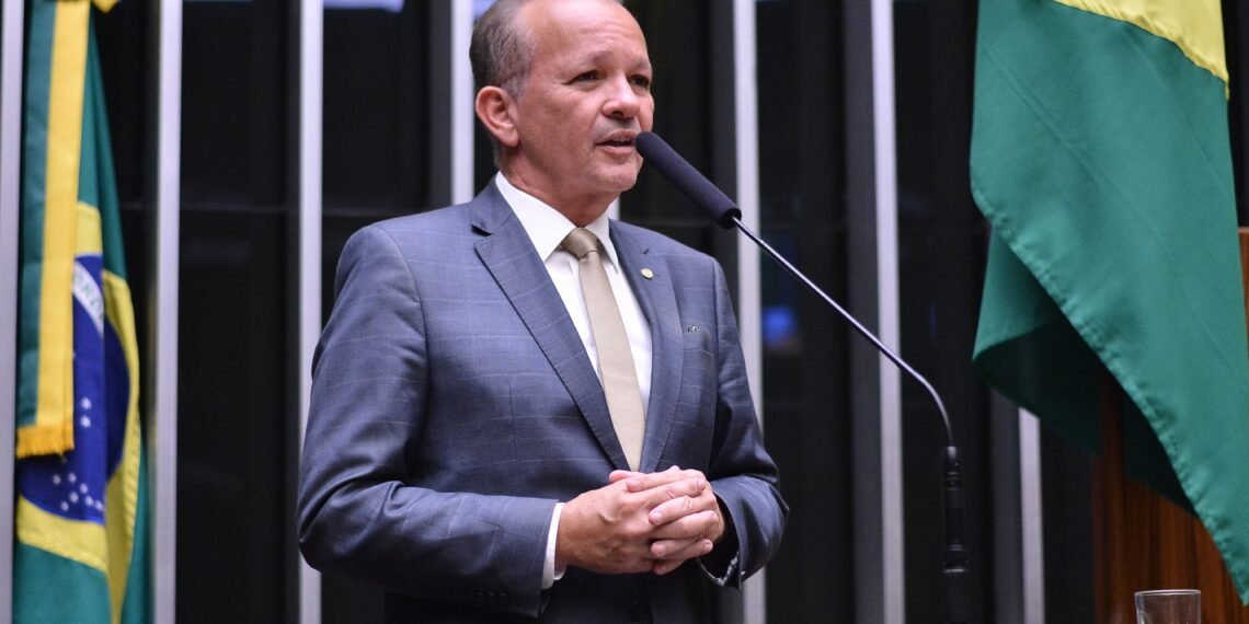 Câmara acata emenda de André Figueiredo e aprova exceções às regras fiscais para benefícios e despesas de 2026