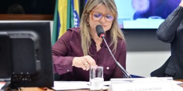Aprovado projeto de Flávia Morais que prevê política nacional de enfrentamento à violência no ambiente escolar