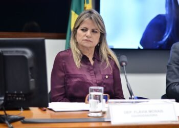 Flávia Morais e representantes da saúde se encontram em um debate sobre a Jornada do “Paciente com Mieloma Múltiplo no Brasil”