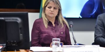 Flávia Morais e representantes da saúde se encontram em um debate sobre a Jornada do “Paciente com Mieloma Múltiplo no Brasil”