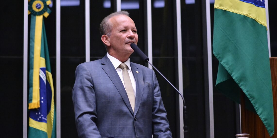 Com emenda de André Figueiredo, governo sanciona lei que cria isenções para instalação de data centers