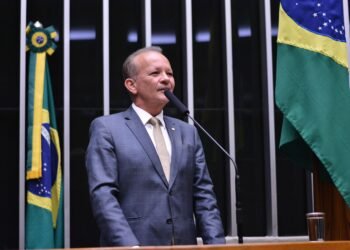 Com emenda de André Figueiredo, governo sanciona lei que cria isenções para instalação de data centers