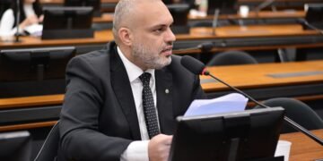 Comissão aprova projeto de Marcos Tavares com validade permanente para laudo médico que ateste o TEA