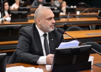 Comissão aprova medidas protetivas para crianças no ambiente digital