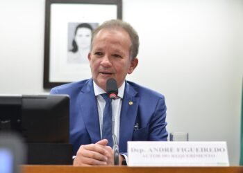 Aprovado em comissão projeto de André Figueiredo que retira o IR do benefício especial de servidor com doença grave
