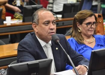 Aprovado parecer de Max Lemos a projeto que obriga escolas a disponibilizar informações sobre o direito à educação especial