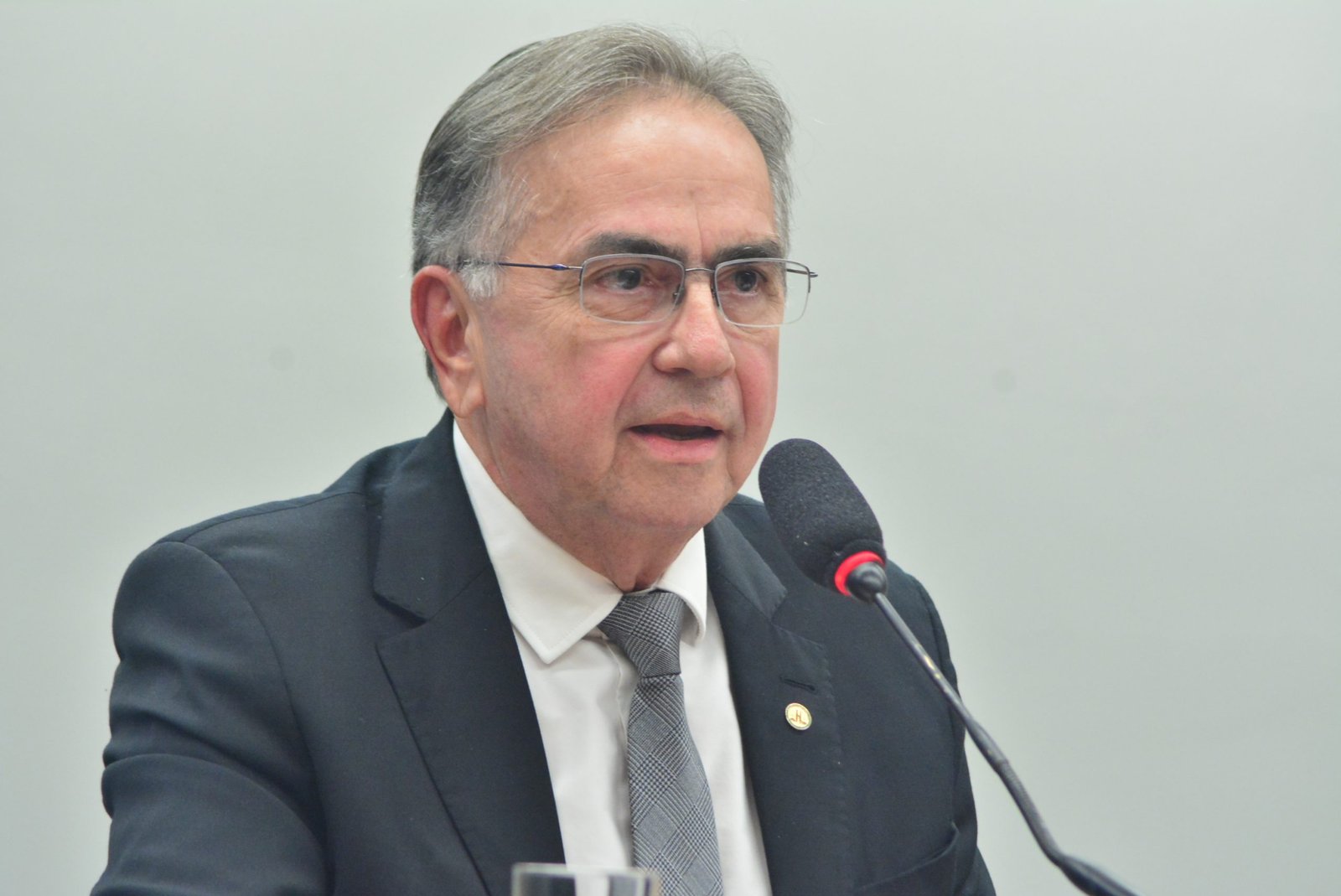 Leônidas Cristino vai discutir em audiência as tarifas praticadas pelas concessionárias de energia elétrica