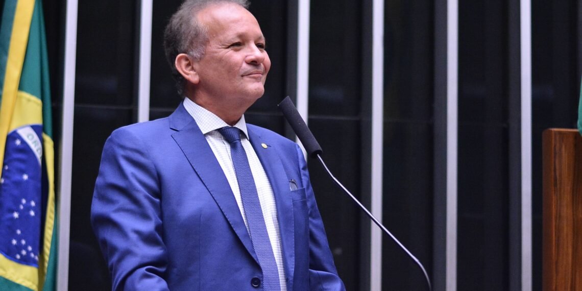 Projeto de André Figueiredo com maior rigor nos planos contra enchentes e deslizamentos está na Ordem do Dia do Senado