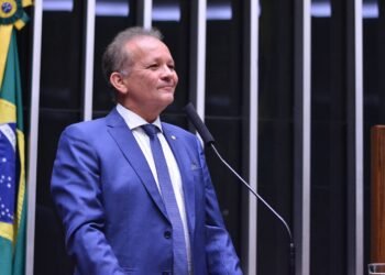 Projeto de André Figueiredo com maior rigor nos planos contra enchentes e deslizamentos está na Ordem do Dia do Senado