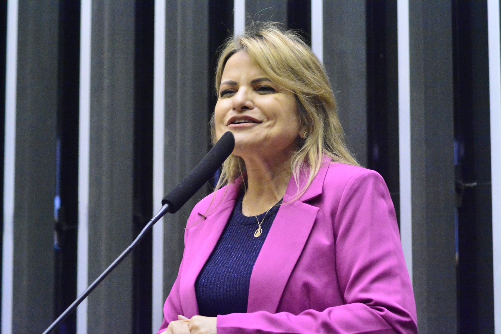 Parecer de Flávia Morais assegura o emprego da mãe adotiva