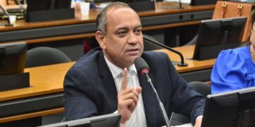 Comissão aprova parecer de Max Lemos ao projeto que garante direito de reconhecimento às pessoas com deficiência oculta