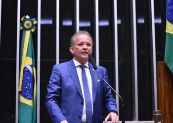 André Figueiredo quer saber sobre o impacto do fim do desconto previdenciário na aposentadoria do servidor público