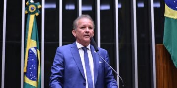 André Figueiredo quer saber sobre o impacto do fim do desconto previdenciário na aposentadoria do servidor público