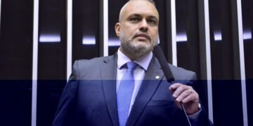 Proposta de Marcos Tavares prevê o uso do FGTS para custear tratamento médico da pessoa com TEA