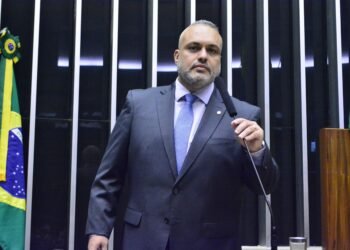 Aprovado projeto de Marcos Tavares que concede abrigo provisório à mulher vítima de violência