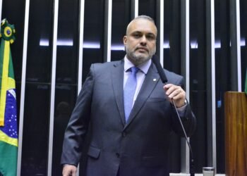 Comissão aprova projeto de Marcos Tavares com diretrizes para atender criança e jovem com anomalia congênita