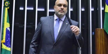 Comissão aprova projeto de Marcos Tavares com diretrizes para atender criança e jovem com anomalia congênita