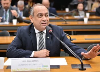 Comissão aprova parecer de Max Lemos a projeto que cria o Cartão Reconstruir para casas em área atingida por desastres