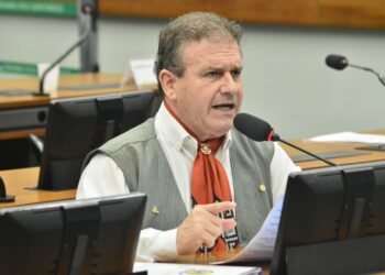 Comissão aprova projeto que inclui supervisores das secretarias de Educação em regras de aposentadoria especial