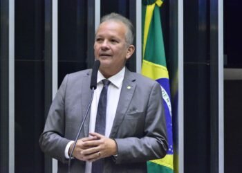Comissão aprova projeto de André Figueiredo sobre o uso de cartões de programas assistenciais em compras