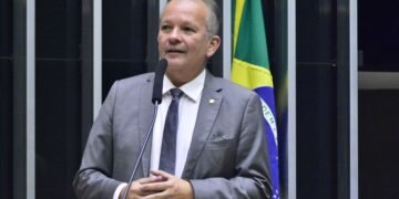 Comissão aprova projeto de André Figueiredo sobre o uso de cartões de programas assistenciais em compras