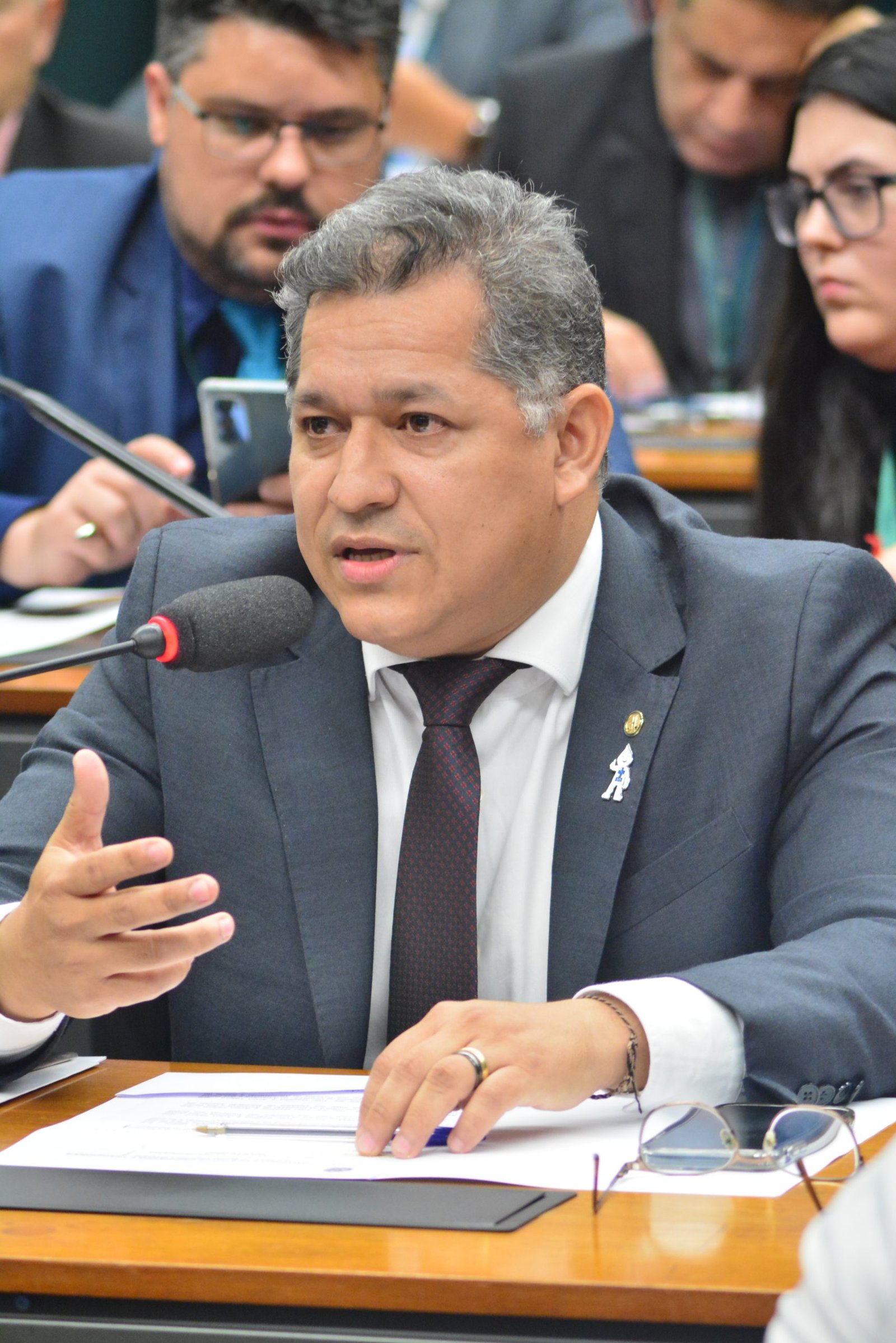 Projeto de Dorinaldo Malafaia garante a pessoas com deficiência direito a acompanhante durante exames com sedação