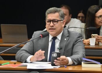 Dorinaldo é coautor de projeto que barra manobra para preservar mandatos parlamentares