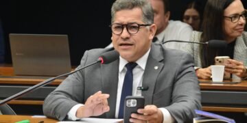 Dorinaldo é coautor de projeto que barra manobra para preservar mandatos parlamentares