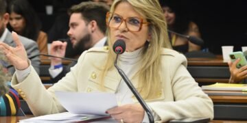 Seminário proposto por Flávia Morais e outros parlamentares discute o câncer de cabeça e pescoço