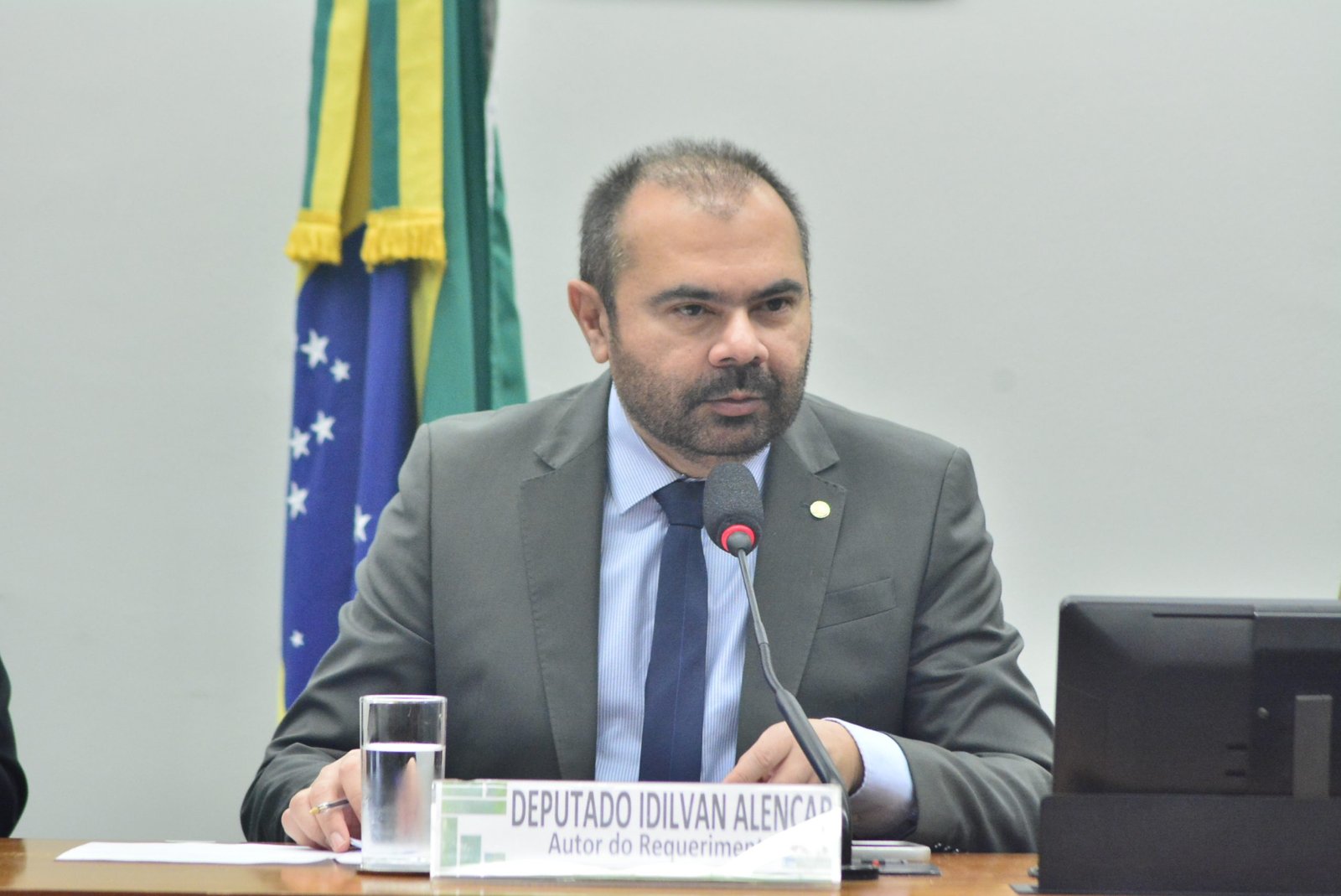 Proposta de Idilvan Alencar permite reserva de vagas para instituições não vinculadas ao MEC