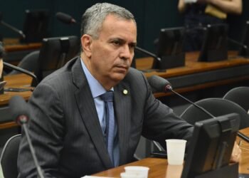 Félix Mendonça Jr. propões regular uso de alarme sonoro e luminoso em veículos automotores
