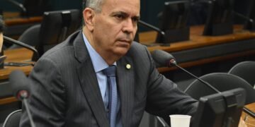Félix Mendonça Jr. propões regular uso de alarme sonoro e luminoso em veículos automotores