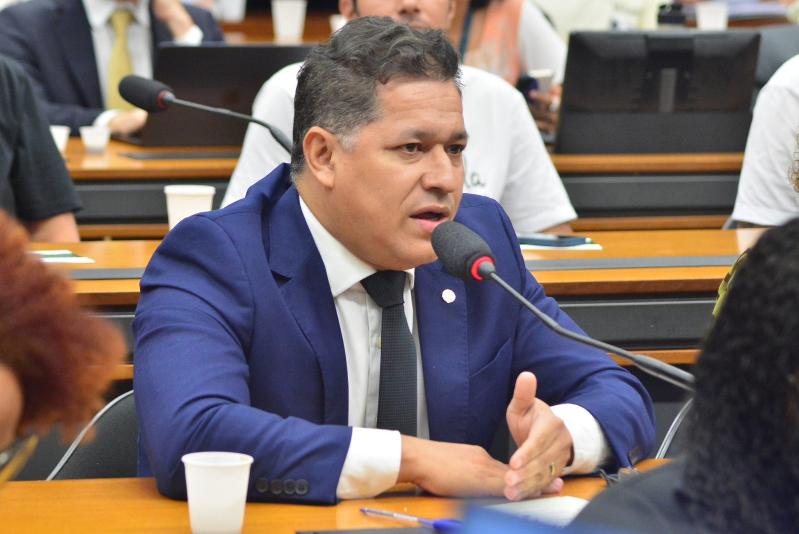 Aprovado parecer de Dorinaldo a projeto que facilita acesso a medicamento de alto custo