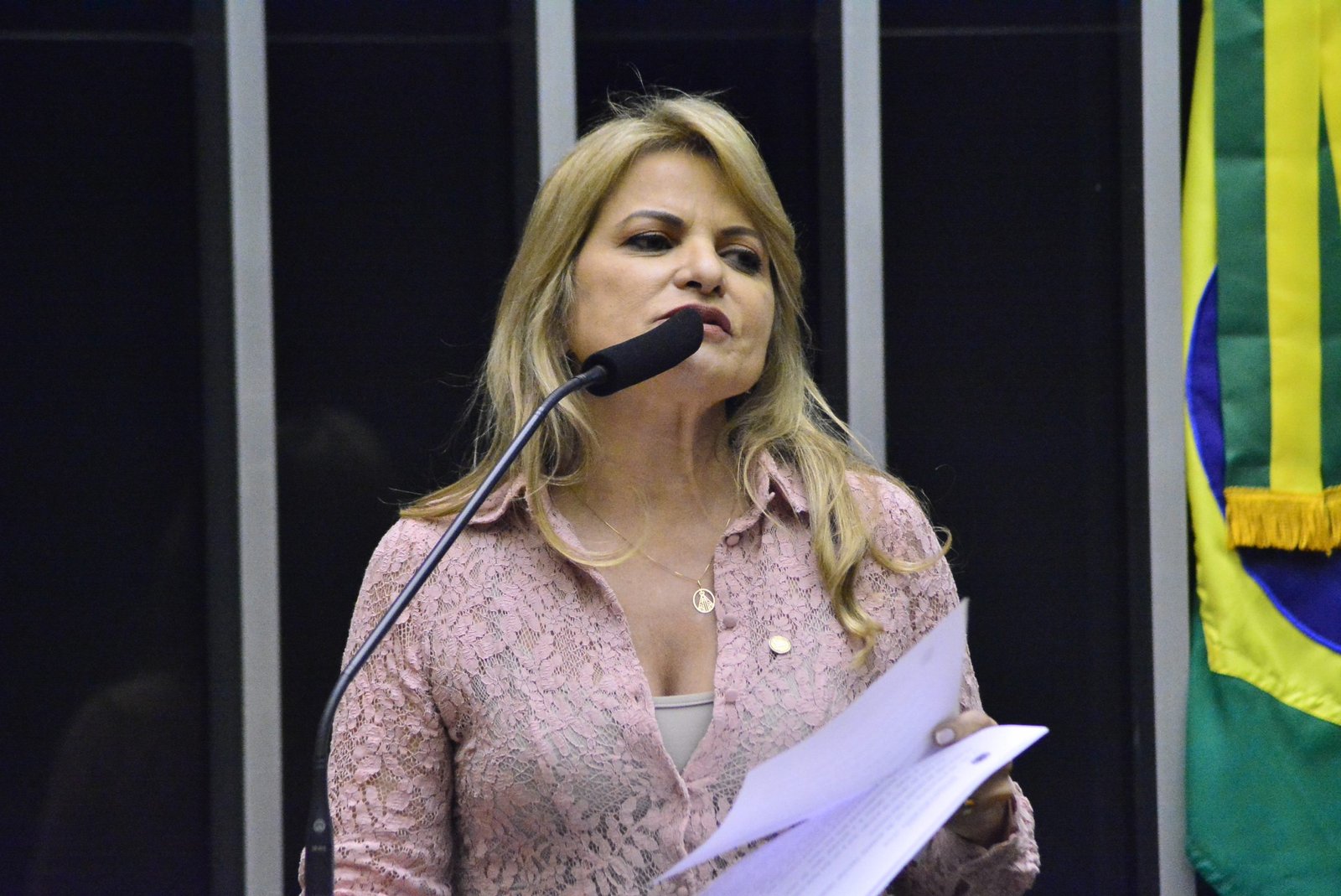 Proposta de Flávia Morais proíbe e criminaliza a comercialização de cigarros eletrônicos