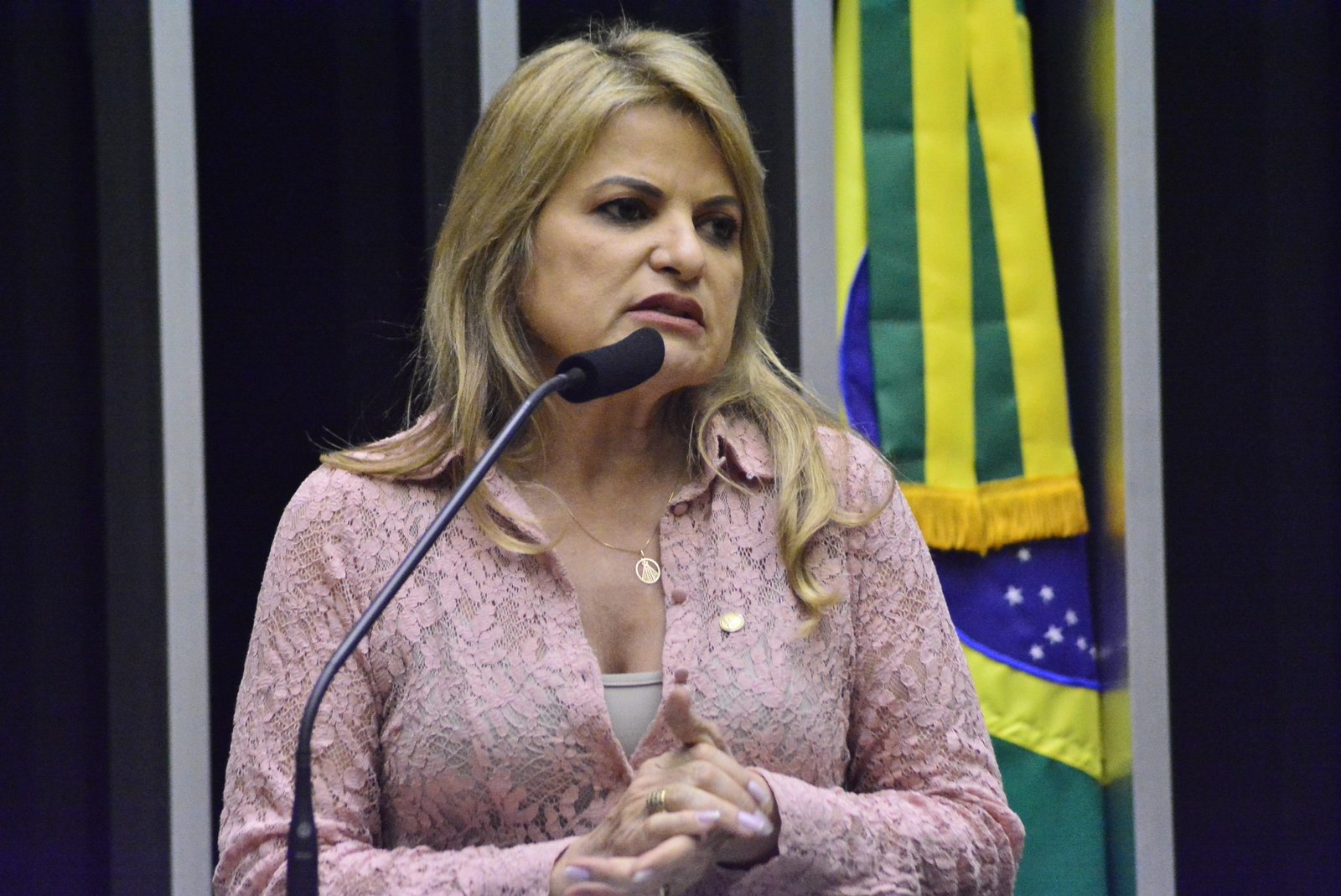 Projetos de Flávia Morais que cria a política e estimula o autocuidado são aprovados na Comissão de Saúde