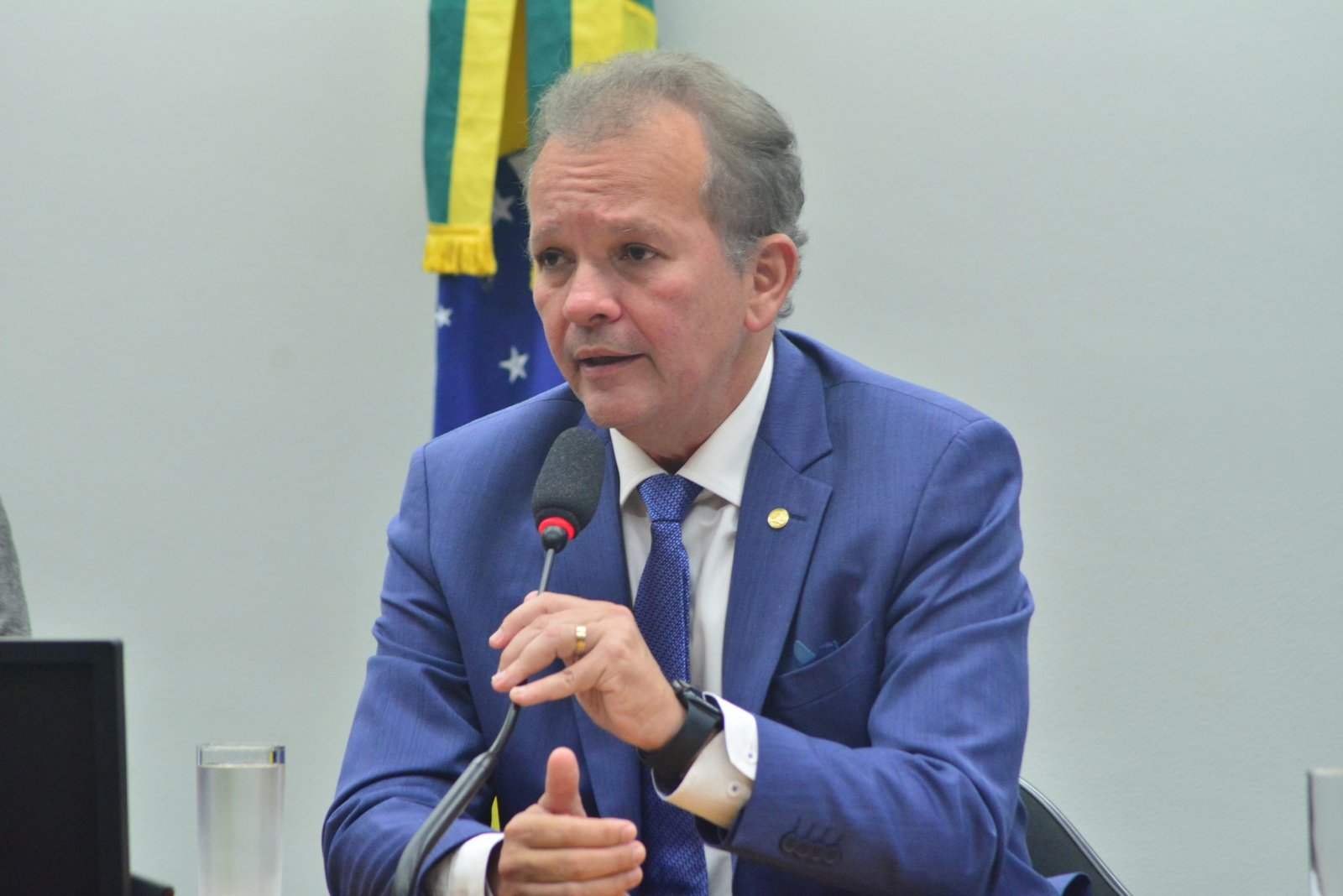 Aprovada urgência para projeto de André Figueiredo que dá preferência de contratação dos Correios pelo poder público