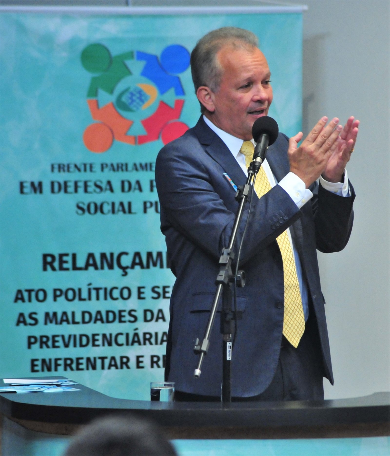 Frente Parlamentar Mista em Defesa da Previdência Social Pública é relançada com André Figueiredo como coordenador